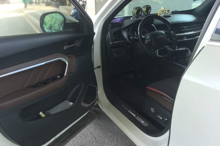 Used Haval H6 2017 Blue Label 1.5T Automatic Two-Wheel Drive ZhiShang Model Driver Seat