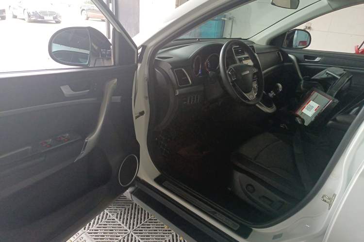 Used Haval H6 2017 Blue Label Sport Edition 1.5T Manual Two-Wheel Drive Elite Model Driver Seat