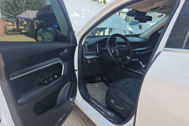 Used Haval H6 2017 Red Label 2.0T Automatic Two-Wheel Drive ZhiShang Model Driver Seat