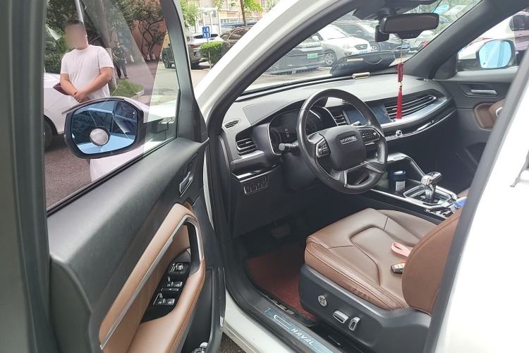 Used Haval H6 2017 Red Label 2.0T Automatic Two-Wheel Drive ZhiShang Model Driver Seat