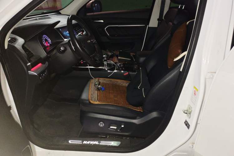 Used Haval H6 2017 Red Label 2.0T Automatic Two-Wheel Drive ZhiShang Model Driver Seat
