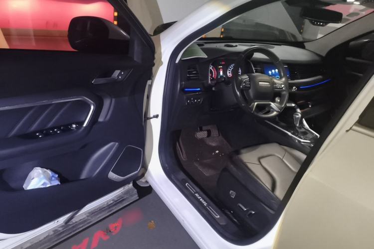 Used Haval H6 2017 Blue Label 1.5T Automatic Two-Wheel Drive ZhiShang Model Driver Seat