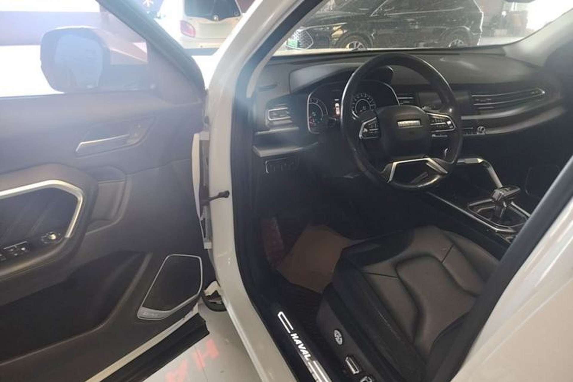 Used Haval H6 2017 Red Label 2.0T Automatic Two-Wheel Drive ZhiShang Model Driver Seat