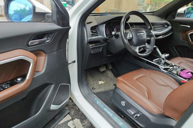 Used Haval H6 2017 Red Label 2.0T Automatic Two-Wheel Drive ZhiShang Model Driver Seat