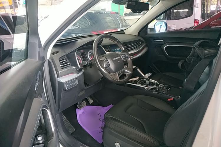 Used Haval H6 2017 Red Label 2.0T Automatic Two-Wheel Drive ZhiShang Model Driver Seat