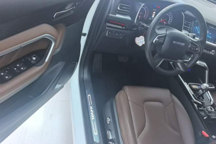 Used Haval H6 2017 Red Label 2.0T Automatic Two-Wheel Drive ZhiShang Model Driver Seat