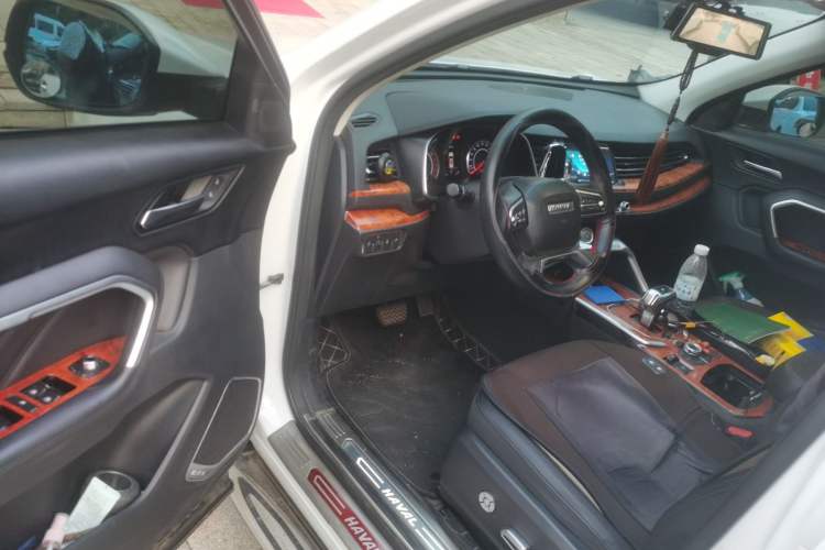 Used Haval H6 2017 Red Label 2.0T Automatic Two-Wheel Drive ZhiShang Model Driver Seat
