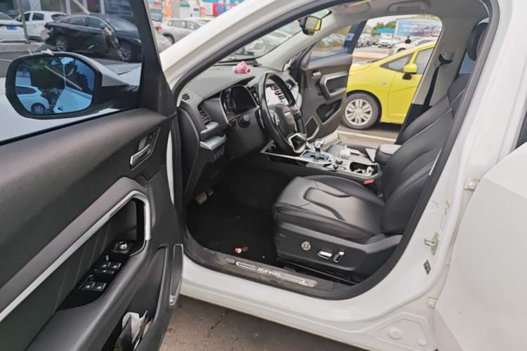 Used Haval H6 2017 Red Label 2.0T Automatic Two-Wheel Drive ZhiShang Model Driver Seat