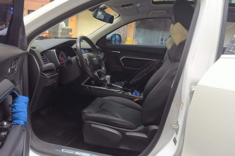 Used Haval H6 2017 Blue Label 1.5T Automatic Two-Wheel Drive Luxury Model Driver Seat