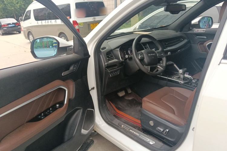Used Haval H6 2017 Red Label 2.0T Automatic Two-Wheel Drive ZhiShang Model Driver Seat