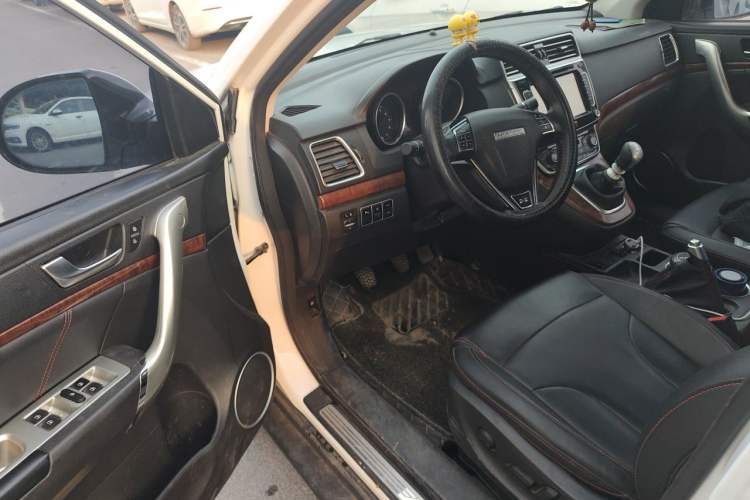 Used Haval H6 2017 Red-Label Sport Edition 1.5T Manual Two-Wheel Drive Elite Model Driver Seat