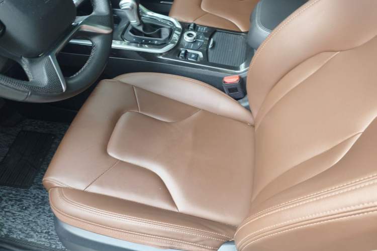 Used Haval H6 2017 Blue Label 1.5T Automatic Two-Wheel Drive ZhiShang Model Driver Seat