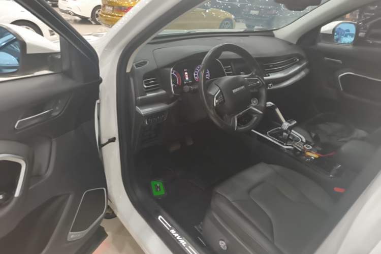Used Haval H6 2017 Red Label 2.0T Automatic Two-Wheel Drive ZhiShang Model Driver Seat