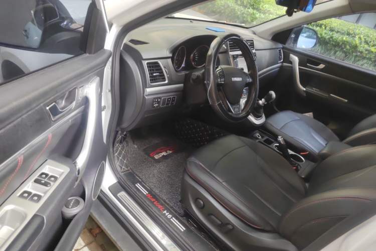 Used Haval H6 2017 Blue Label Sport Edition 1.5T Manual Two-Wheel Drive Elite Model Driver Seat