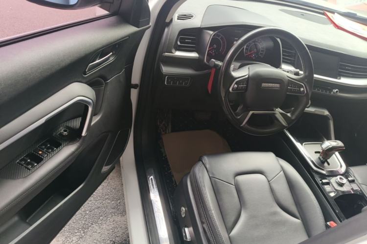 Used Haval H6 2017 Red Label 2.0T Automatic Two-Wheel Drive ZhiShang Model Driver Seat