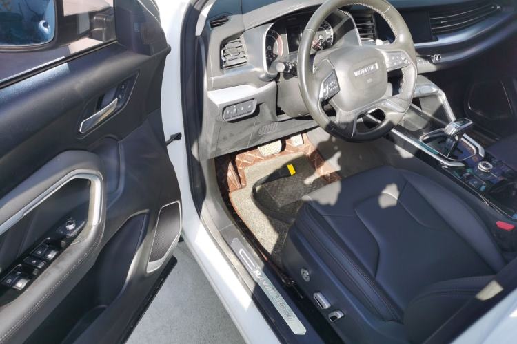 Used Haval H6 2017 Red Label 2.0T Automatic Two-Wheel Drive ZhiShang Model Driver Seat