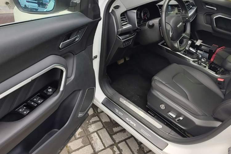 Used Haval H6 2017 Blue Label 1.5T Automatic Two-Wheel Drive ZhiShang Model Driver Seat