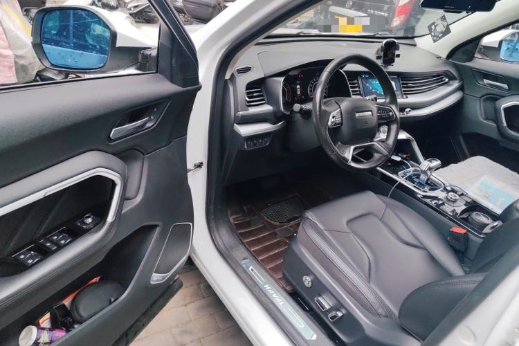 Used Haval H6 2017 Red Label 2.0T Automatic Two-Wheel Drive ZhiShang Model Driver Seat