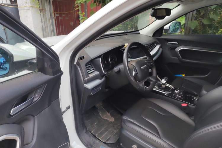 Used Haval H6 2017 Red Label 2.0T Automatic Two-Wheel Drive ZhiShang Model Driver Seat