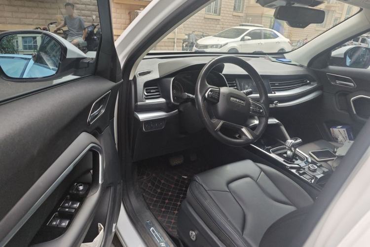 Used Haval H6 2017 Red Label 2.0T Automatic Two-Wheel Drive ZhiShang Model Driver Seat