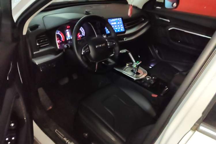 Used Haval H6 2017 Red Label 2.0T Automatic Two-Wheel Drive ZhiShang Model Driver Seat
