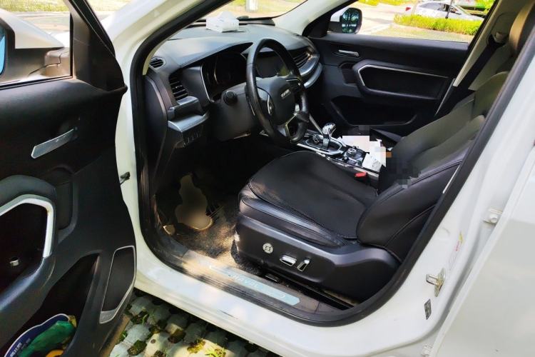 Used Haval H6 2017 Red-Label 1.3T Automatic Two-Wheel Drive ZhiShang Model Driver Seat