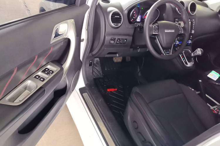 Used Haval H6 2017 Classic Edition 1.5T Automatic Two-Wheel Drive Elite Model Driver Seat