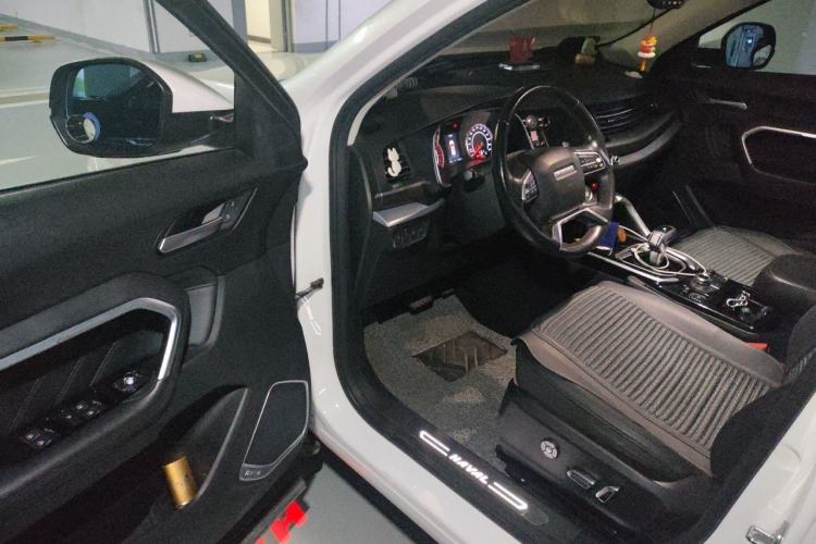Used Haval H6 2017 Red Label 2.0T Automatic Two-Wheel Drive ZhiShang Model Driver Seat