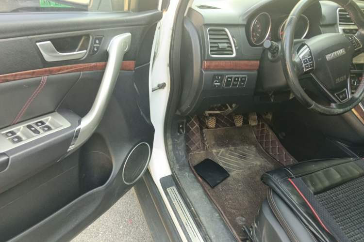 Used Haval H6 2017 Red-Label Sport Edition 1.5T Manual Two-Wheel Drive Elite Model Driver Seat