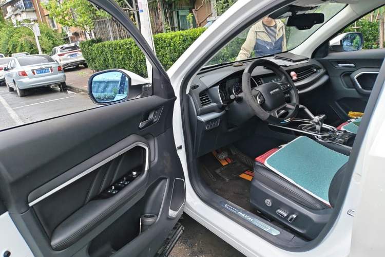 Used Haval H6 2017 Red Label 2.0T Automatic Two-Wheel Drive ZhiShang Model Driver Seat