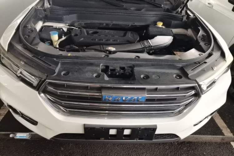 Used Haval H6 2017 Blue Label 2.0T Automatic Two-Wheel Drive Leading Model Engine Bay