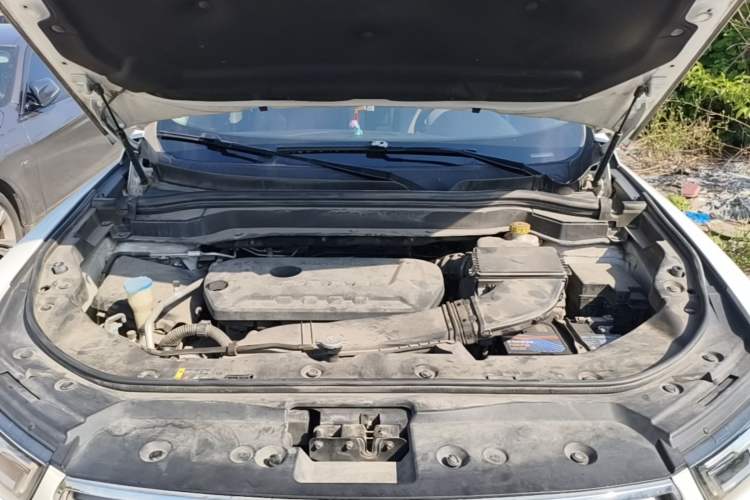 Used Haval H6 2017 Red Label 2.0T Automatic Two-Wheel Drive ZhiShang Model Engine Bay