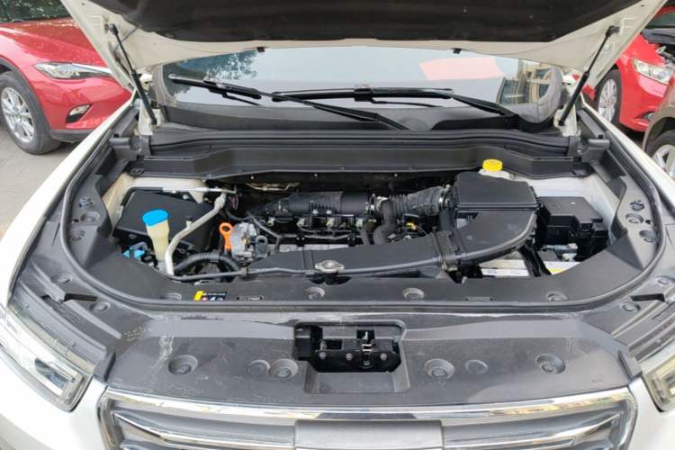 Used Haval H6 2017 Red Label 2.0T Automatic Two-Wheel Drive ZhiShang Model Engine Bay