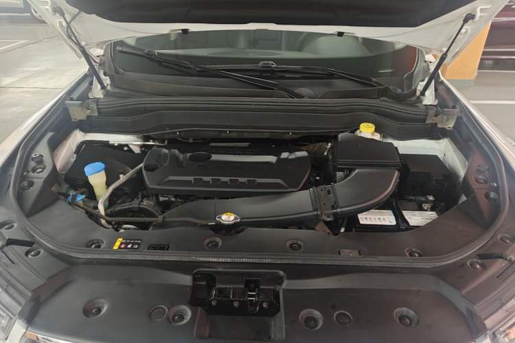 Used Haval H6 2017 Red Label 2.0T Automatic Two-Wheel Drive ZhiShang Model Engine Bay