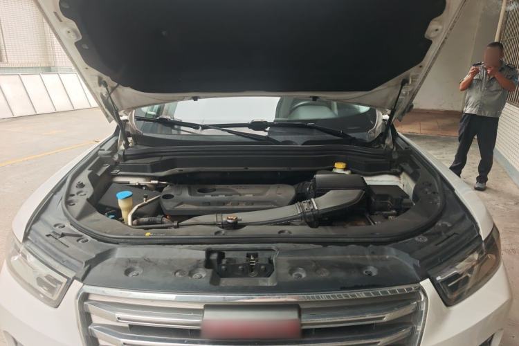Used Haval H6 2017 Red Label 2.0T Automatic Two-Wheel Drive ZhiShang Model Engine Bay