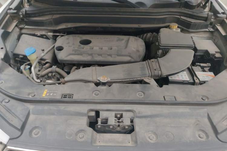 Used Haval H6 2017 Blue Label 2.0T Automatic Two-Wheel Drive Leading Model Engine Bay
