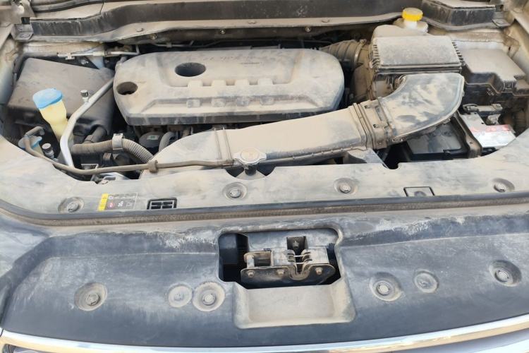 Used Haval H6 2017 Red Label 2.0T Automatic Two-Wheel Drive ZhiShang Model Engine Bay