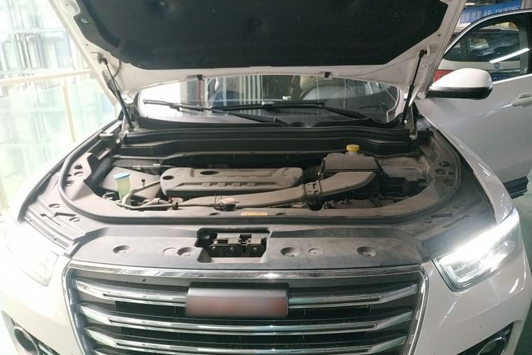 Used Haval H6 2017 Red Label 2.0T Automatic Two-Wheel Drive ZhiShang Model Engine Bay