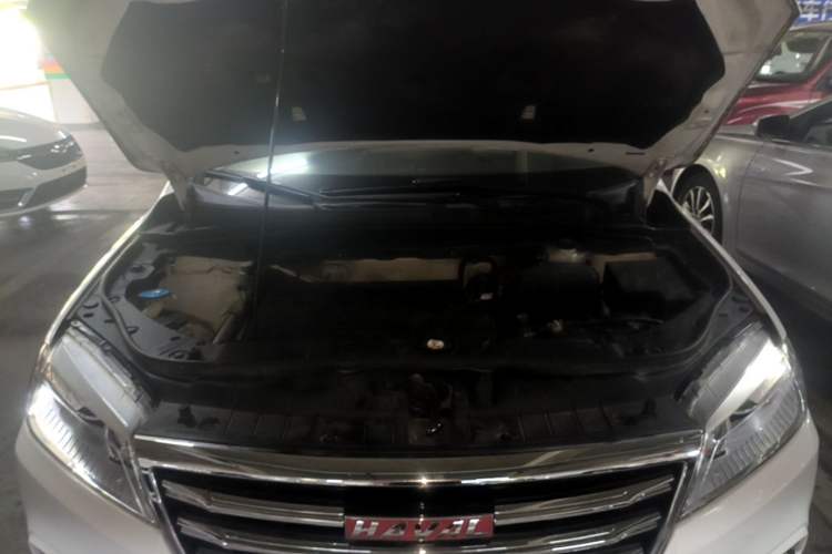 Used Haval H6 2017 Red-Label Sport Edition 1.5T Manual Two-Wheel Drive Elite Model Engine Bay