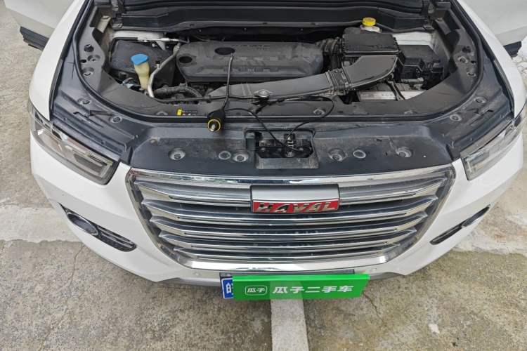 Used Haval H6 2017 Red Label 2.0T Automatic Two-Wheel Drive ZhiShang Model Engine Bay