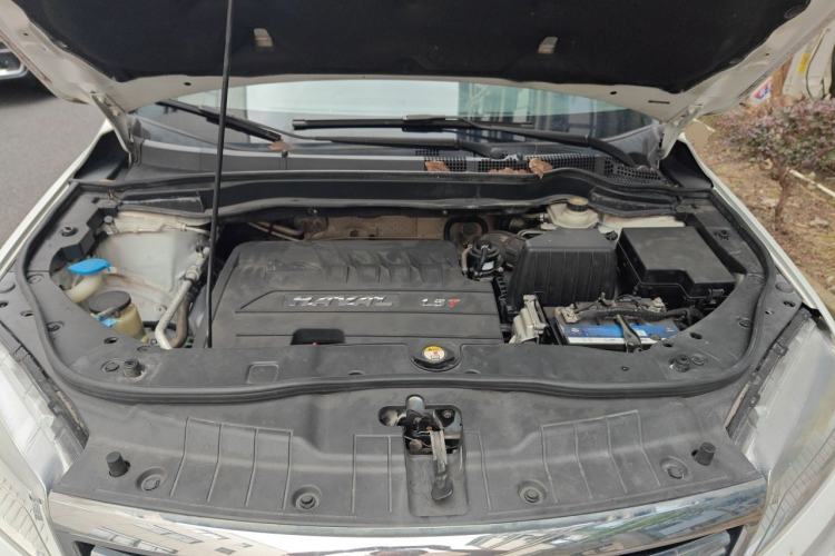 Used Haval H6 2017 Red-Label Sport Edition 1.5T Manual Two-Wheel Drive Elite Model Engine Bay