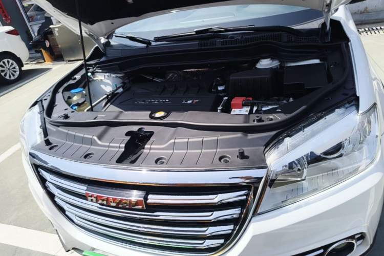 Used Haval H6 2017 Red-Label Sport Edition 1.5T Manual Two-Wheel Drive Elite Model Engine Bay