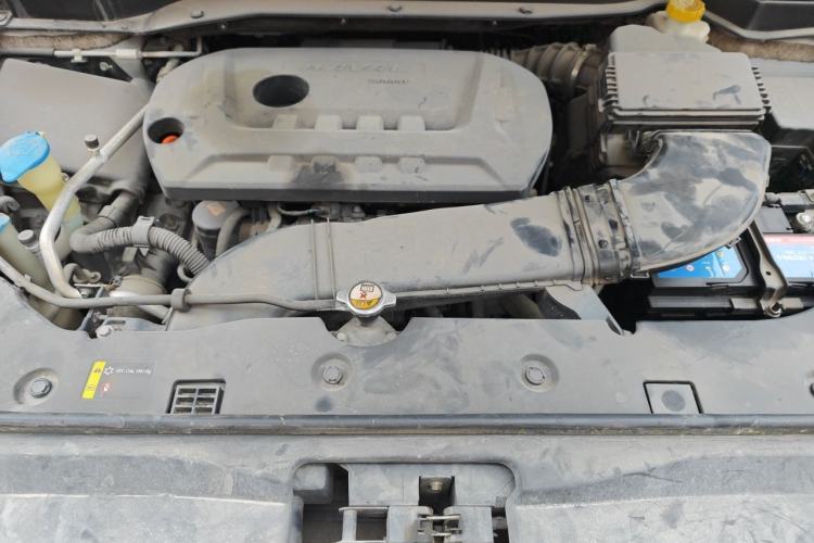Used Haval H6 2017 Red Label 2.0T Automatic Two-Wheel Drive ZhiShang Model Engine Bay