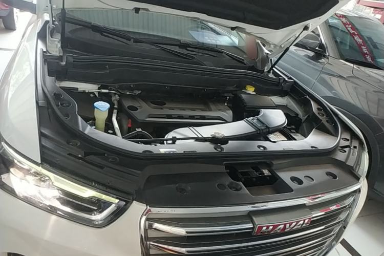 Used Haval H6 2017 Red Label 2.0T Automatic Two-Wheel Drive ZhiShang Model Engine Bay