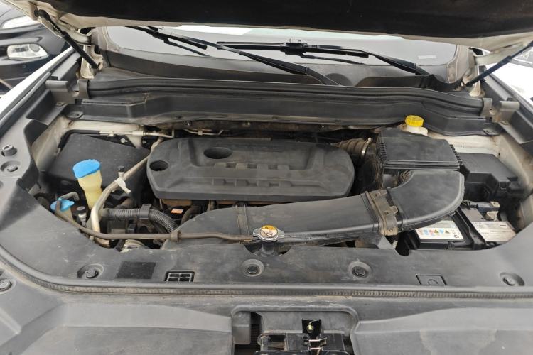 Used Haval H6 2017 Red Label 2.0T Automatic Two-Wheel Drive ZhiShang Model Engine Bay