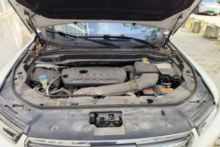 Used Haval H6 2017 Red Label 2.0T Automatic Two-Wheel Drive ZhiShang Model Engine Bay