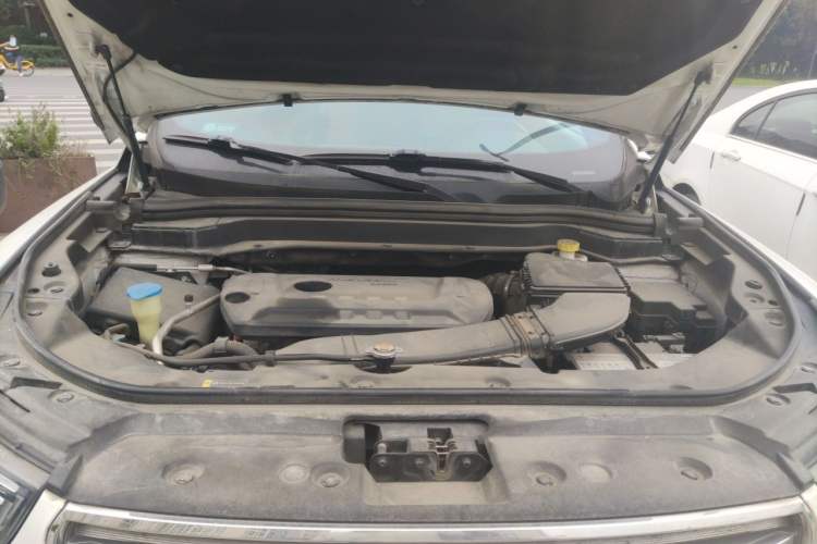 Used Haval H6 2017 Red Label 2.0T Automatic Two-Wheel Drive ZhiShang Model Engine Bay
