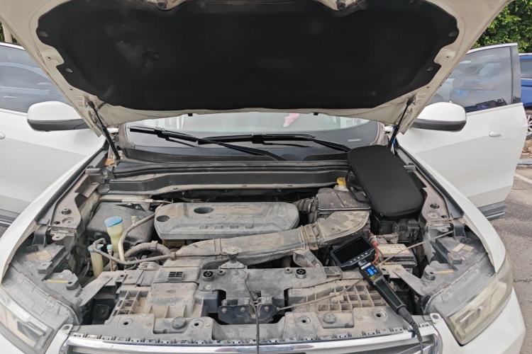 Used Haval H6 2017 Red Label 2.0T Automatic Two-Wheel Drive ZhiShang Model Engine Bay