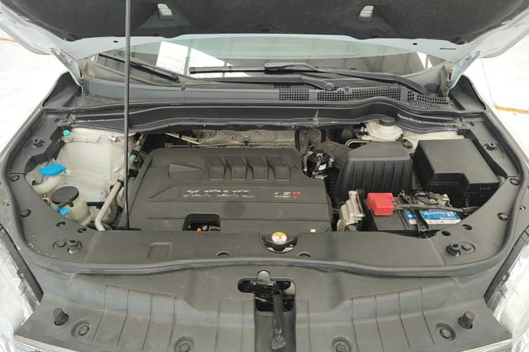 Used Haval H6 2017 Red-Label Sport Edition 1.5T Manual Two-Wheel Drive Elite Model Engine Bay