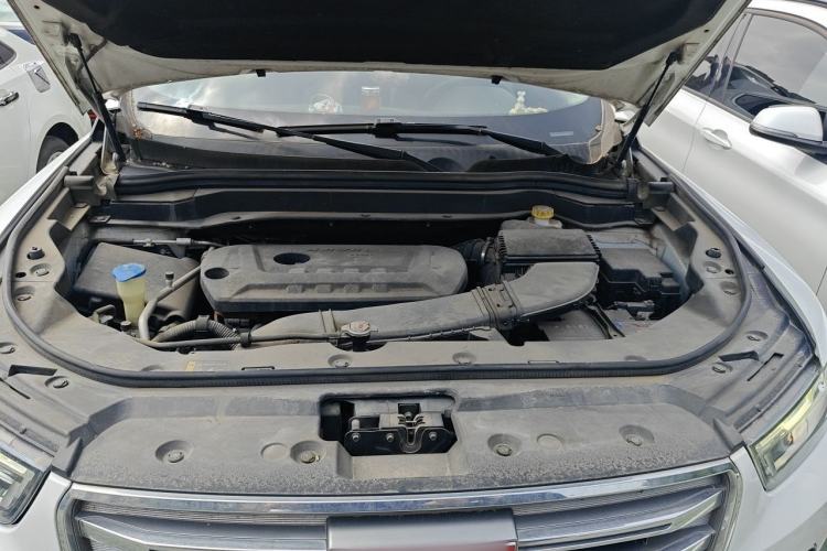 Used Haval H6 2017 Red Label 2.0T Automatic Two-Wheel Drive ZhiShang Model Engine Bay